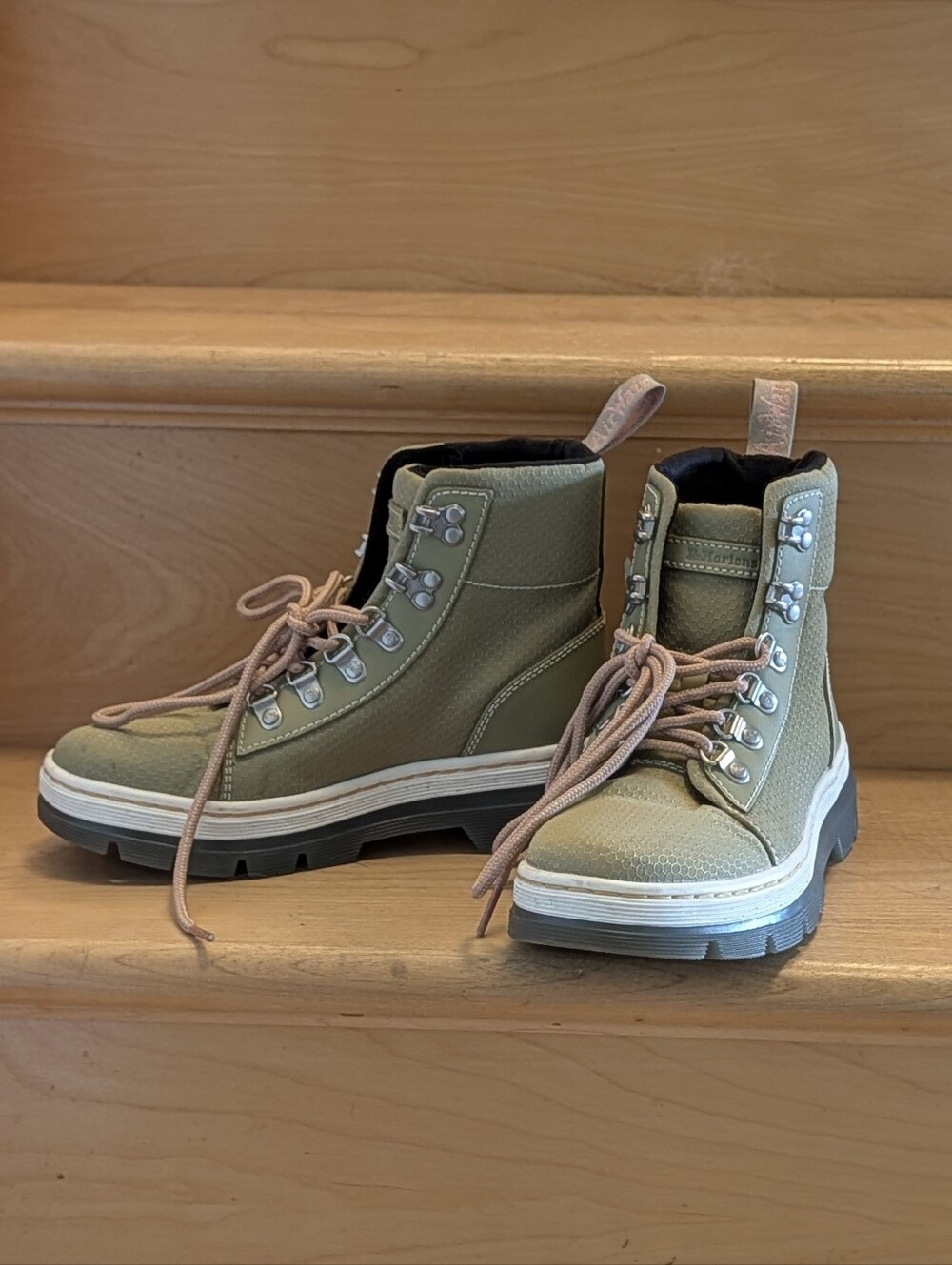 Dr. Martens Women's Olive Green Combs W Poly & Leather Boots Size 6 Like New